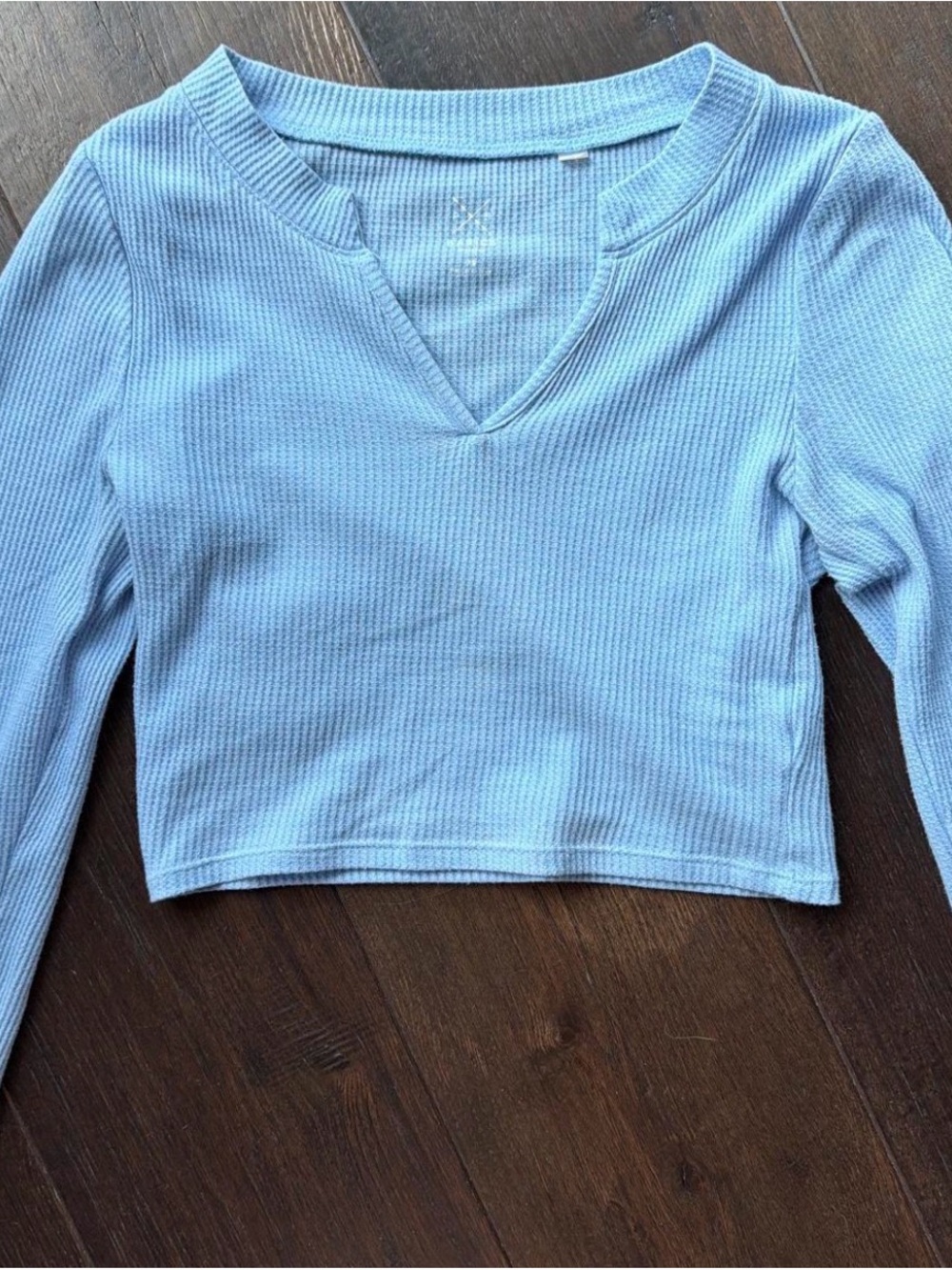 Light Blue Ribbed V-Neck Long Sleeve Crop Top
